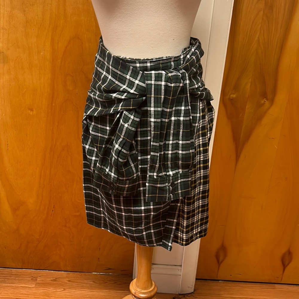 French connection size 2 plaid skirt with sleeve style belt